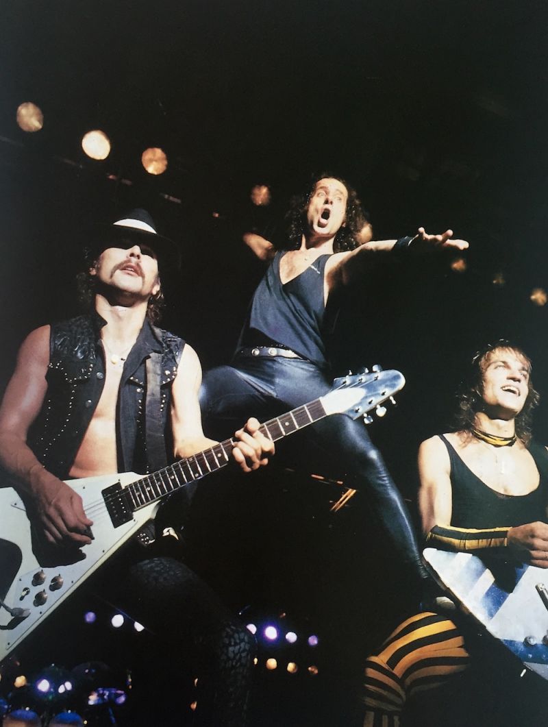 Entertainment auf der Bühne von den Scorpions