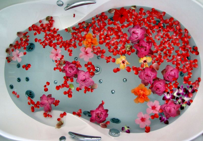 Badewanne mit Blüten