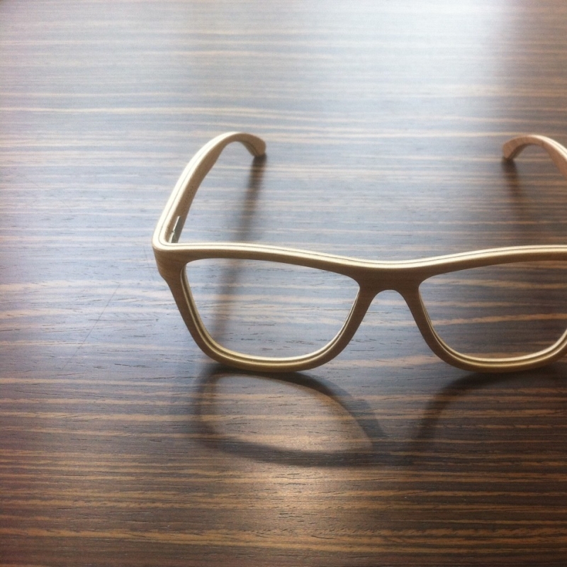 WoodOne Holzbrillen aus Südtirol.
Diese Brillen sind alle handgefertigt und somit ein Unikat. 8 Schichten laminiertes Holz mit verschieden Furnieren lassen die Brille ultraleicht werden. - 175 Grad - Stuttgart- Bild 2