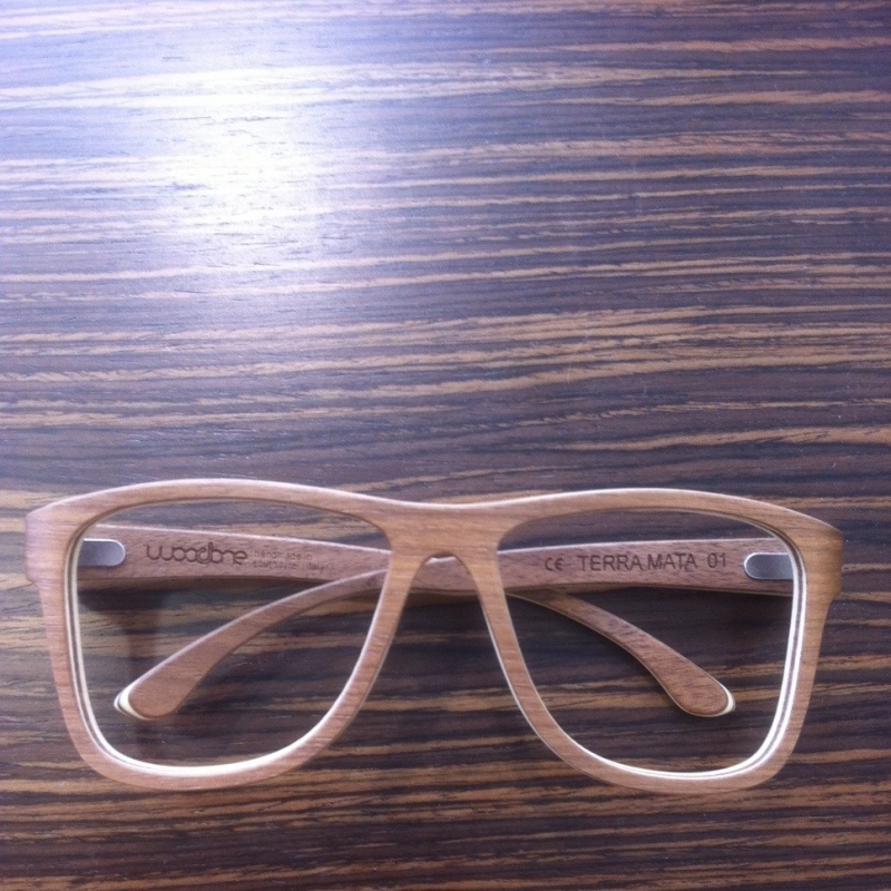 WoodOne Holzbrillen aus Südtirol.
Diese Brillen sind alle handgefertigt und somit ein Unikat. 8 Schichten laminiertes Holz mit verschieden Furnieren lassen die Brille ultraleicht werden. - 175 Grad - Stuttgart- Bild 1