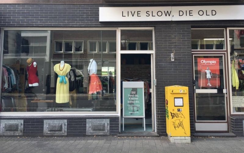 Die KLEIDEREI und Lenas Atelier in Köln Ehrenfeld. Hier steckt drin was drauf steht. »Live slow, die old« - ein Konzept um der Fast-Fashion Industrie entgegen zu wirken. 