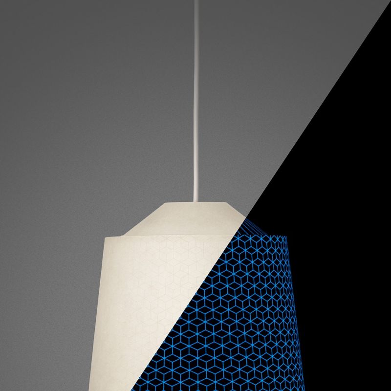 ONTWERPDUO – LEONA LANTERN
Die Lampe aus der höllandischen Designmanufaktur, die man auch im Dunklen sieht. In zwei Versionen, ab € 79,00 - LIEBLINGSSTÜCKE by Das Schauwerk - Stuttgart- Bild 16