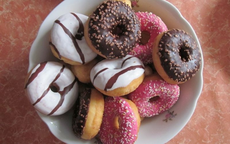  - (c) pixelheart/ https://pixabay.com/de/donuts-gebäck-kuchen-schokolade-431863/