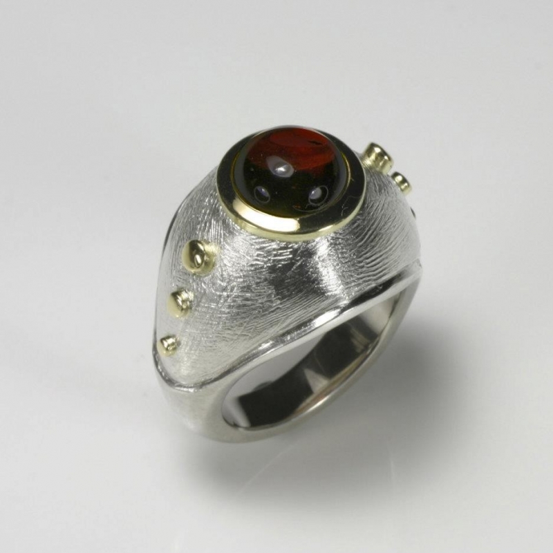 Ring, 925- Silber, 750- Gold, Granat - TRIMETALL Schmuck - Design - Objekte - Köln- Bild 1