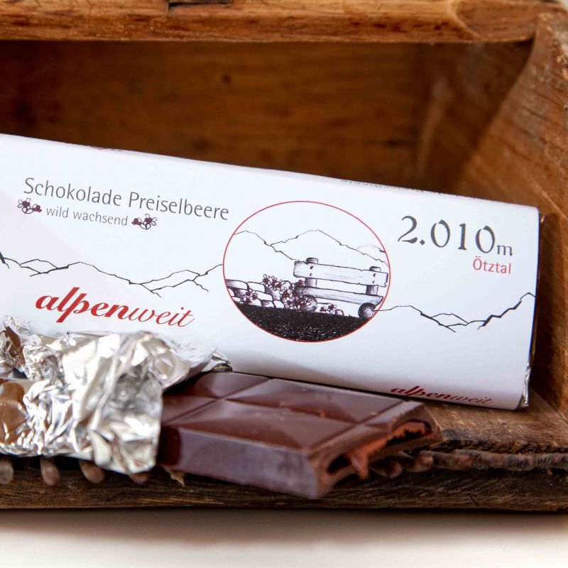 Schokolade Preiselbeere 2.010 m Ötztal, Schokolade mit der Milch des Tiroler Grauviehs. alpenweit - Alpiner Lifestyle: Feinkost & Design, Stuttgart, shop online www.alpenweit.de - alpenweit - Alpiner Lifestyle - Feinkost & Design - Stuttgart- Bild 1