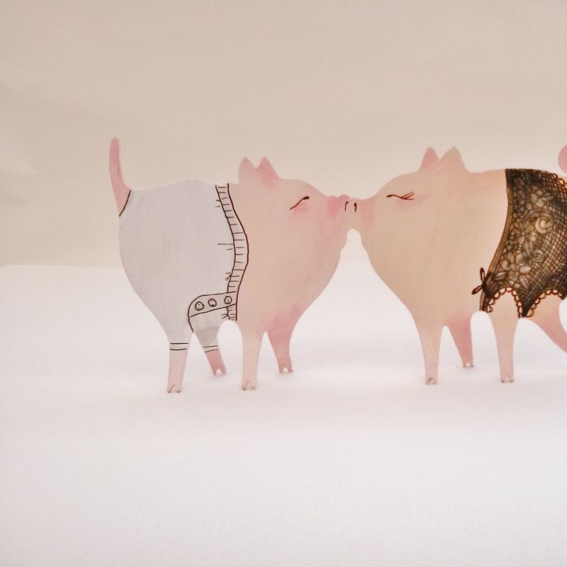 Wahres Glück! Küssende Glücksschweinchen,
 Arylbemalung auf Stahlblech von sim1 - Sim1 Atelier - Stuttgart- Bild 4