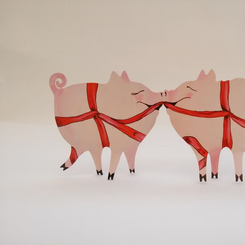 Wahres Glück! Küssende Glücksschweinchen,
 Arylbemalung auf Stahlblech von sim1 - Sim1 Atelier - Stuttgart- Bild 1
