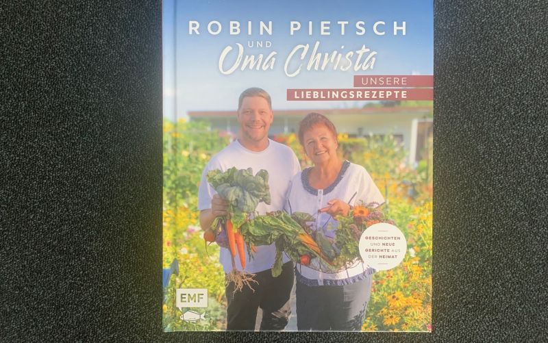  - (c) Robin Pietsch und seine Oma Christa / EMF Verlag