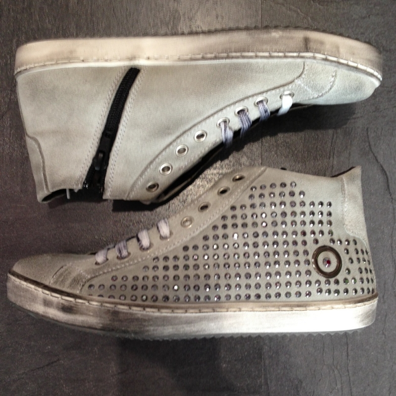 Sneaker von ONCE, Eis, Trendfarbe in Italien - PASSIONE MODA - FASHION, LIFESTYLE & MORE - Fellbach- Bild 1