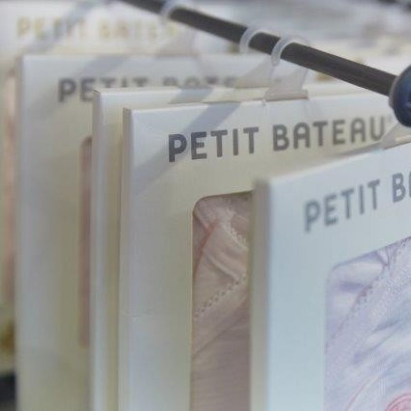 Petit Bateau -- wir führen eine große Auswahl an verschiedenen Produkten der Firma Petit Bateau. Schauen Sie doch einmal bei uns vorbei. - hoppetosse – Bartels Kinderwelt - Hürth- Bild 1