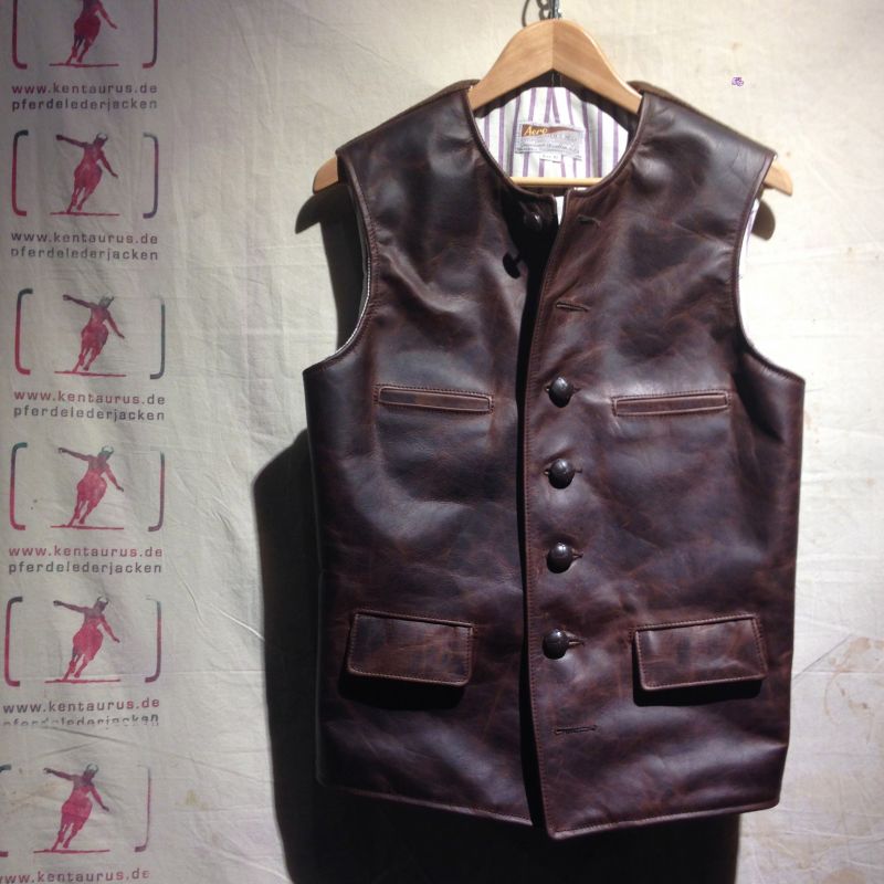 Aero Leather Clothing. Endlich eingetroffen: die neue Shackleton-Vest aus braunem Pferdeleder mit einem Rücken aus braunem Tweed. € 415,- - Kentaurus Pferdelederjacken - Köln- Bild 1