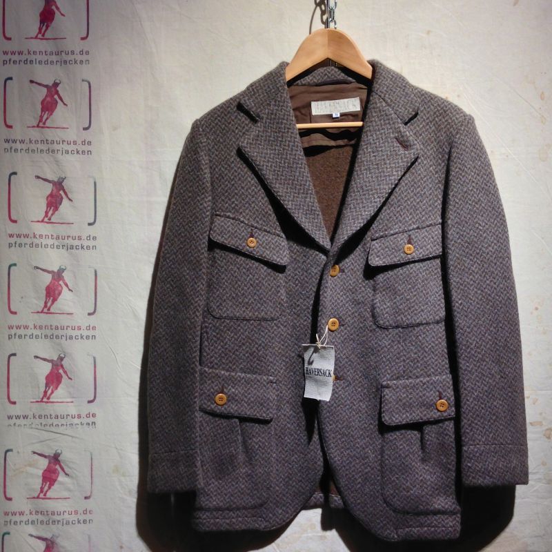 Haversack HW13
Ein superweiches Woll-Jacket. trägt sich wie eine warme Strickjacke.
Grössen: M - L - XL
EUR 798,- - Kentaurus Pferdelederjacken - Köln- Bild 1