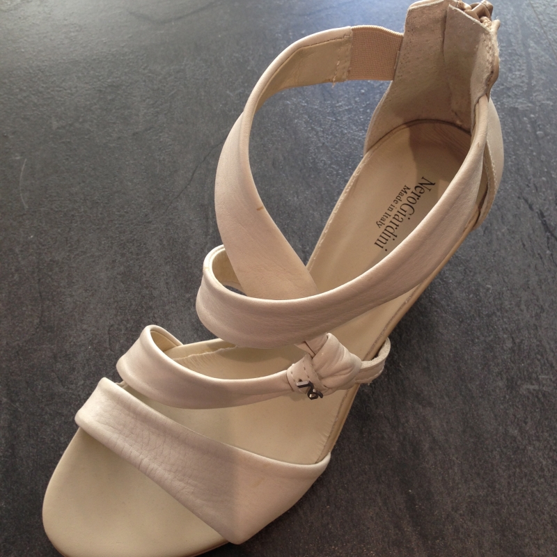 Sandale von NeroGiardini Made in Italy, beige - PASSIONE MODA - FASHION, LIFESTYLE & MORE - Fellbach- Bild 1