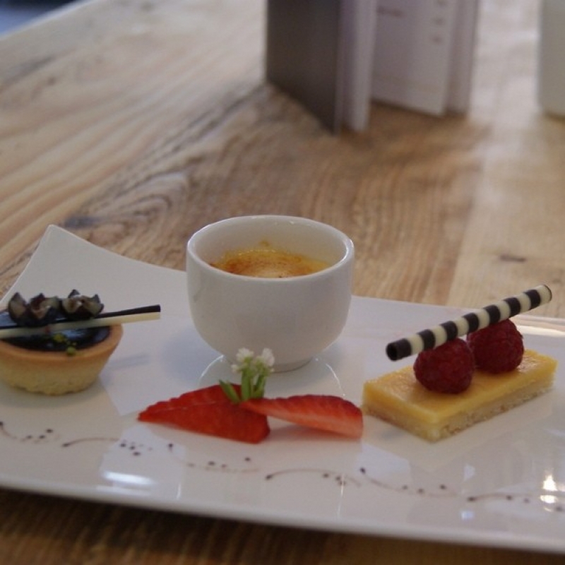 Als Spezialität bieten wir Ihnen den Espresso „Goldstück“ an, zu dem drei kleine „Versucherle“ unserer Desserts gereicht werden - Goldstück - Karlsruhe- Bild 2