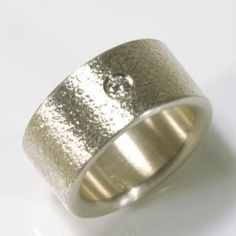 Ring, 925- Sterlingsilber mit Brillant und lebhaft strukturierter Oberfläche. - TRIMETALL Schmuck - Design - Objekte - Köln- Bild 1