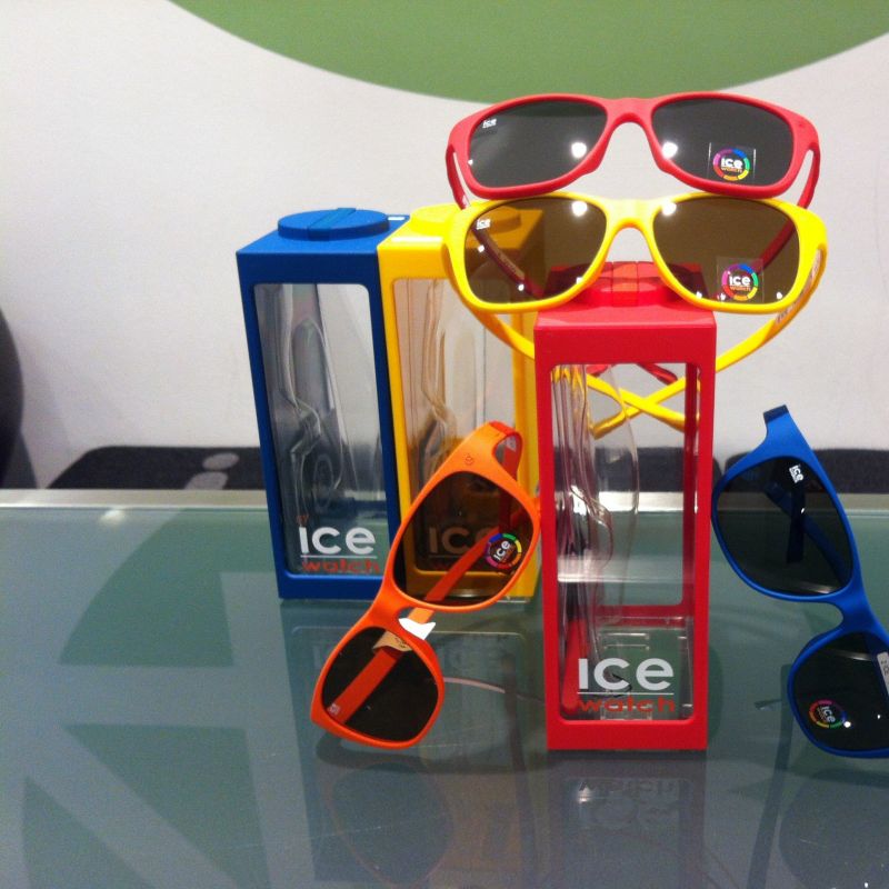 Coole ICE -Watch Sonnenbrillen für den Strand. 
Knackig bunt und super leicht . - Brille 48 - Köln