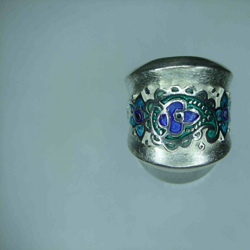 Drachenfels Design 
D MOK 12-1 AG
Ring Silber
Memories of Kashmir
Mittlerer Ring 25 mm breit mit blauem Lack - Juwelier Charming - Schwetzingen
