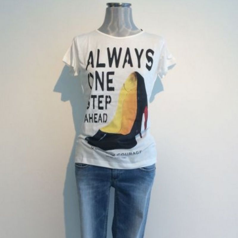 Shirt QC 115,00 €, Jeans Denham 179,00 € - Best Tina Josenhans - Stuttgart
