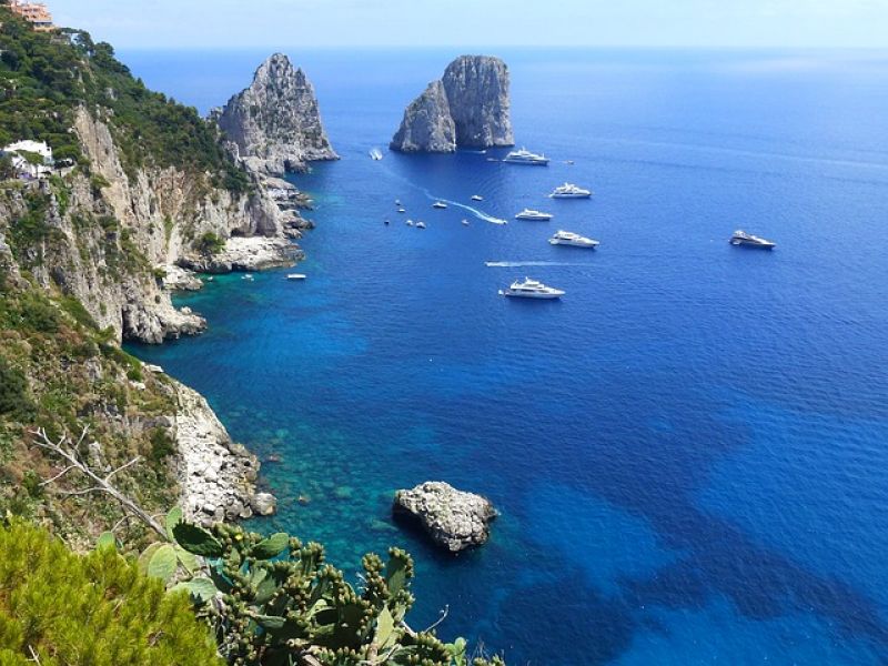 https://pixabay.com/de/capri-marine-klippen-79335/