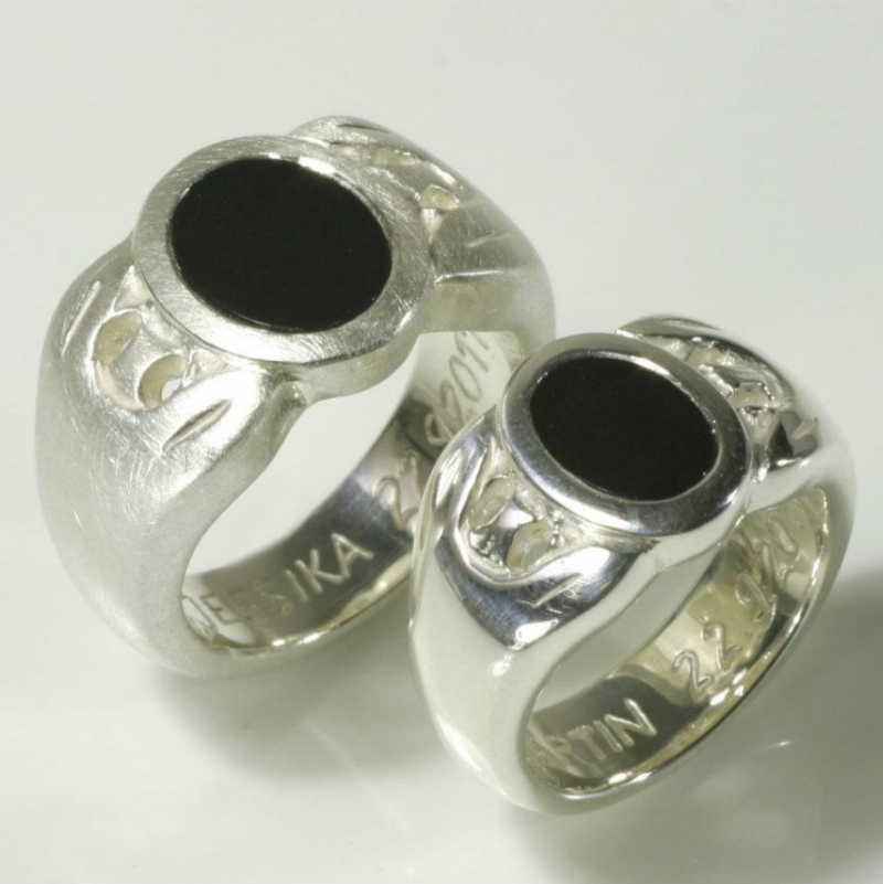 Siegelringe, 925 Silber mit schwarzem Onix als Siegelstein - TRIMETALL Schmuck - Design - Objekte - Köln