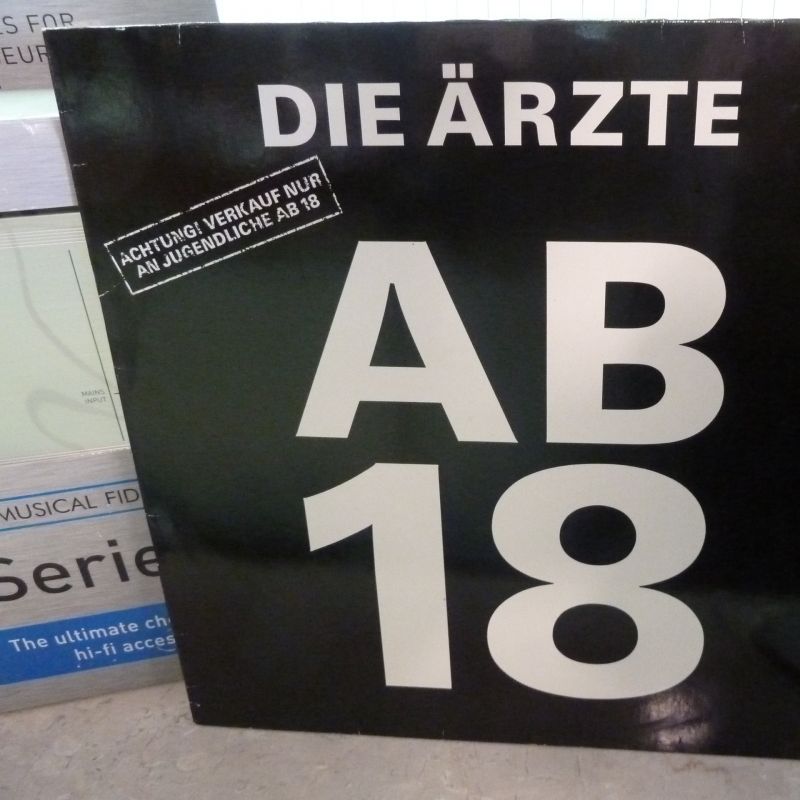 AB 18 , Die Ärzte, bei Pit´s Record Store in Augsburg.
Schallplatten, Vinyl
In Augsburg, Bayern, Schwaben - Pit's Record Store - Augsburg