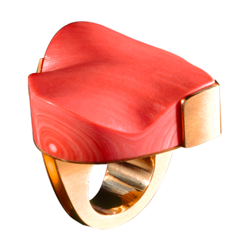 Ring aus Gold 750/- mit einem Korallen-Herz. Die Oberfläche ist naturbelassen gerillt. - Blair Schmuck - Stuttgart