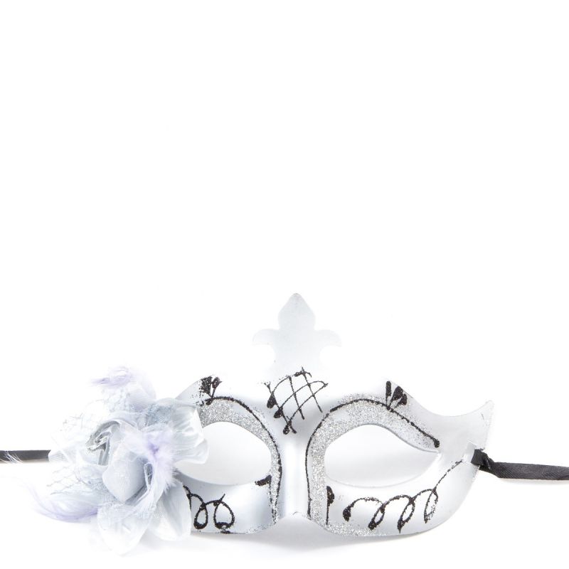 maske-july<br>
Venizianische Maske in schwarz weiß
<br>
Home/Accessoires/Masken<br>
[http://www.pierros.de/produkt/maske-july, jetzt auf Pierros.de kaufen]  - Pierro's Karnevalsmasken - Mayen