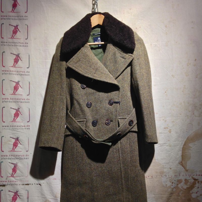 Nigel Cabourn HW13 erstmals für Ladies: great coat in army herringbone harris tweed/sheepskin collar
EURO 1440,- - Kentaurus Pferdelederjacken - Köln
