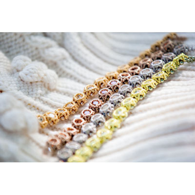 Armbänder gefädelt mit Swarovski Perlen
Große Auswahl an einzelnen Swarovski Elementen, Rivoli und Pearls
Perlen und Schmuckzubehör zur eigenen Schmuckherstellung - FINDUS CREATIVE ACCESSOIRES - Münster